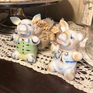 Vintage pig salt and pepper shaker set exc. cond. mfg. sticker on pastels cute!